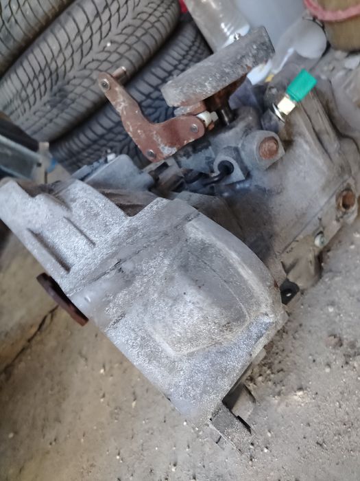 Кутия за   VW   6  скорости  смъкнат от  тоаран 2006 г. 105 к с.