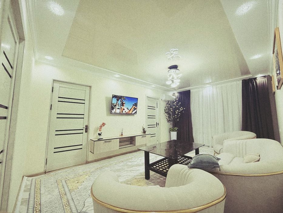 Чиланзар метро Мирзо Улугбек 2 комнаты 3 этаж дом вдоль дороги