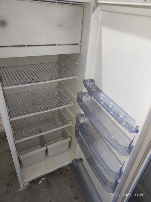 Продам холодильник работает хорошо