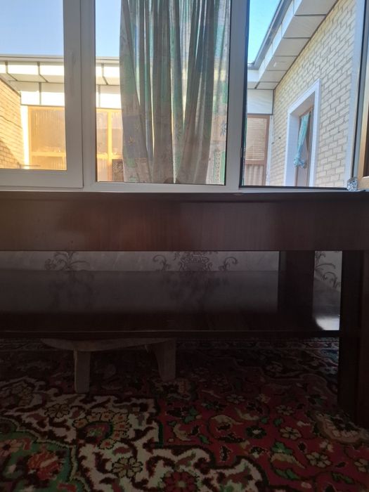 Семейный стол для