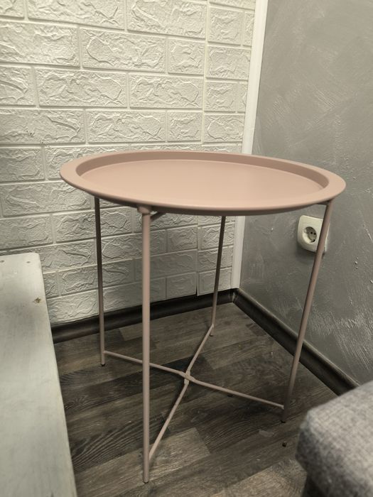 Метална помощна маса