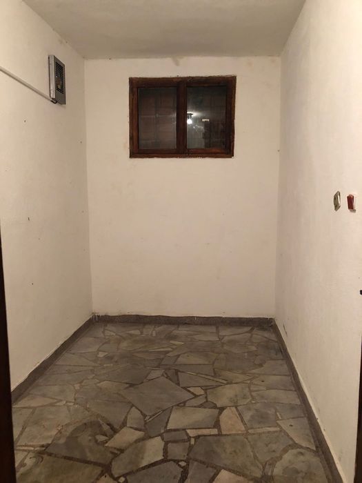 Дава се под наем Магазин в Кюстендил, Център - 37 кв.м за 300 € - Снимка #1