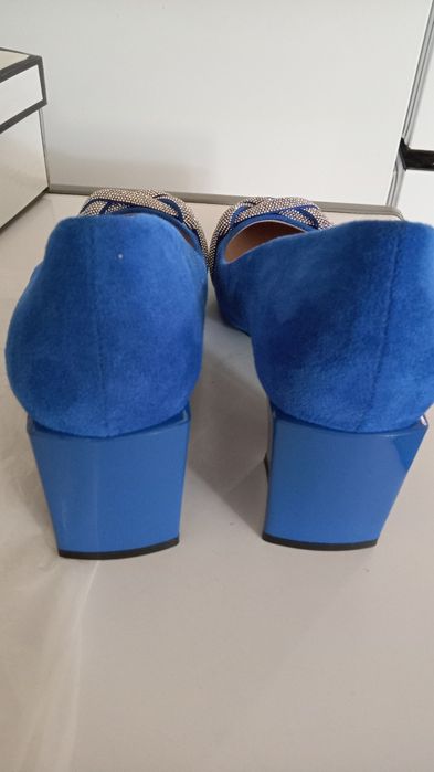 Продаю туфли новые