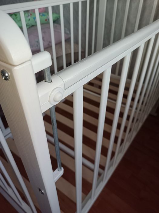 Детская кроватка с бортиками