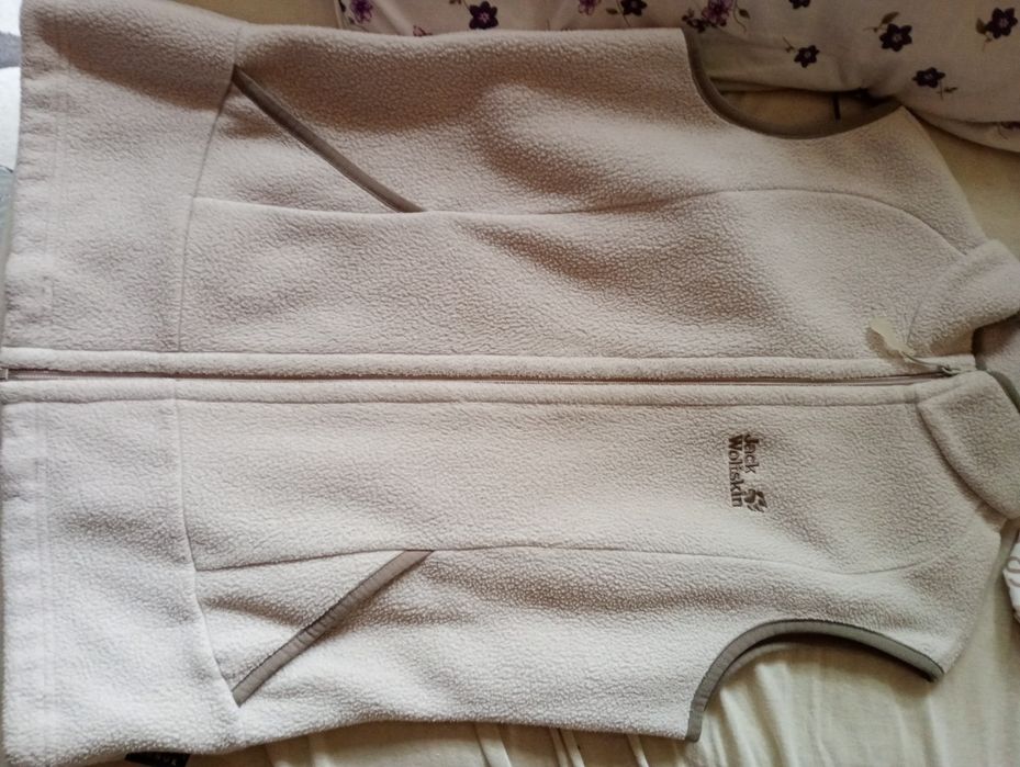 Vesta  frumoasa jack Wolfskin purtata de câteva ori și spălată