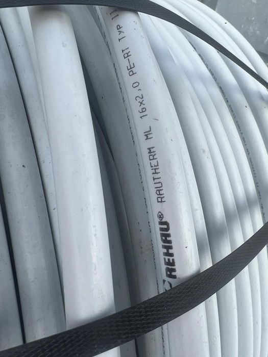 Vând 5 role furtun  pentru încălzirea în pardoseala.