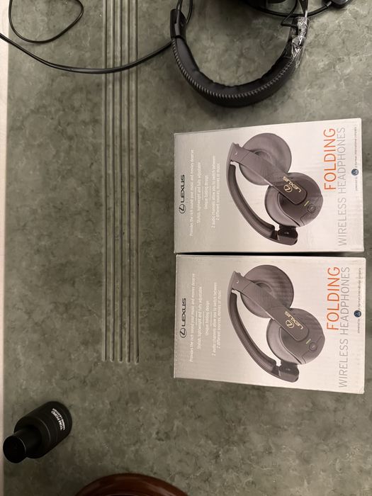 Лексус. Наушники