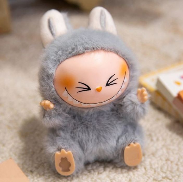 Ликвидация LaBubu, очарователен герой от вселената на Pop Mart. Продук