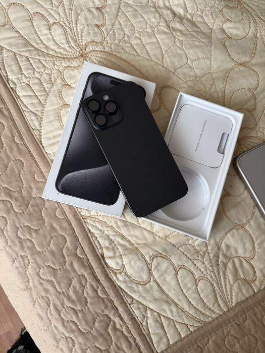 Vând iPhone 15 Pro Max varianta 25 6 de giga