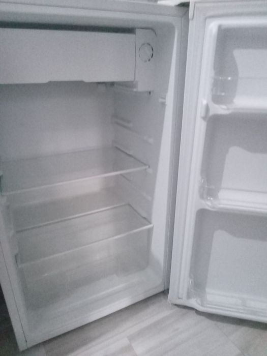 Продам маленький холодильник