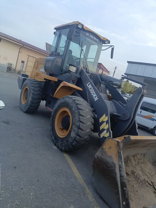 XCMG LW300KN Sotiladi motochas 4.500 holati zavod kalit tegmagan