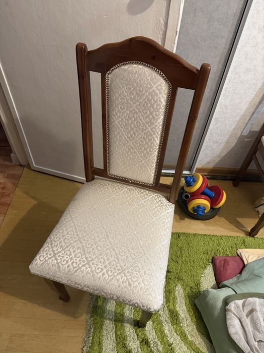 Продам стулья деревянные