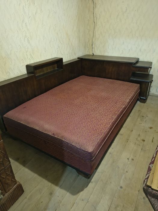 Donatie biblioteca si pat cu dormeza