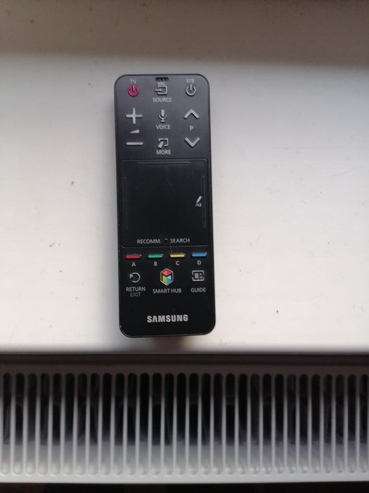 Telecomanda smart televizor Samsung.