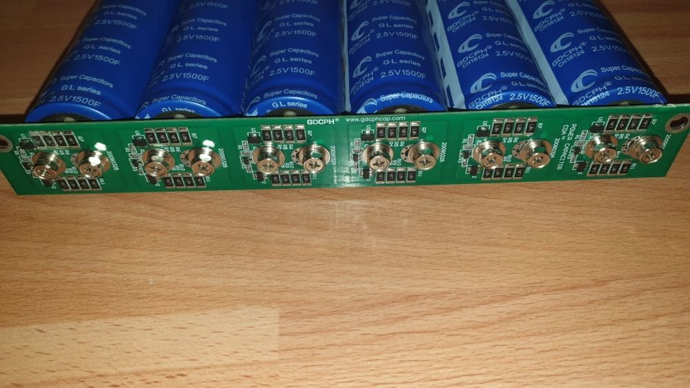 Vand   6 buc de 2.5v  1500F NOI,  balansare supercondensatori pornire