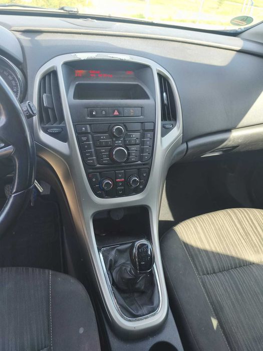 De vanzare Opel Astra j Sports tourer, 1.7, diesel, 110 cai, 2012