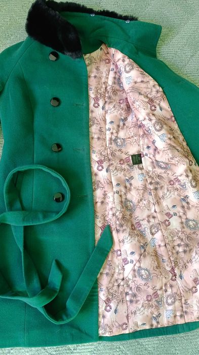 Продам пальто демисезонное