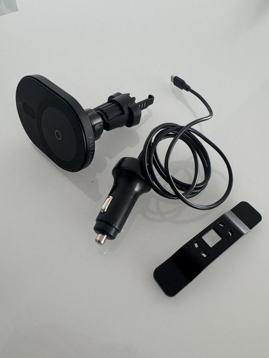 Wireless car mobile phone charger Hama