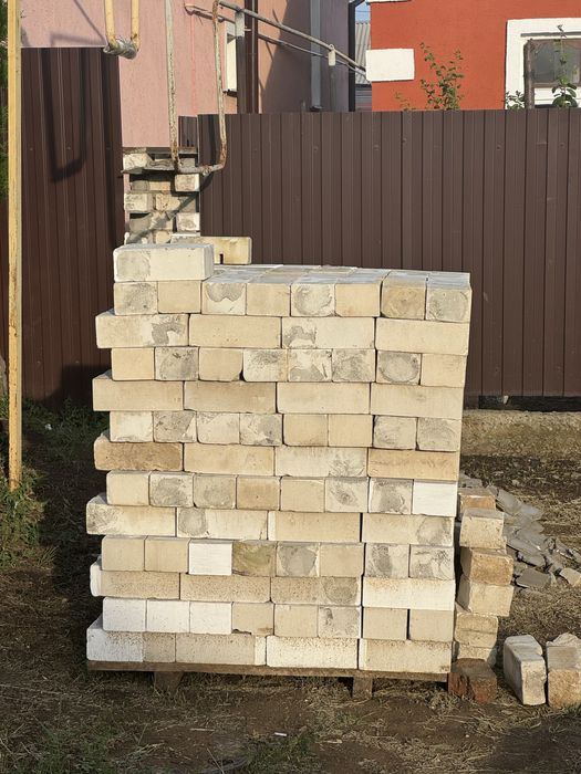 Продам б/у кирпич  450 шт