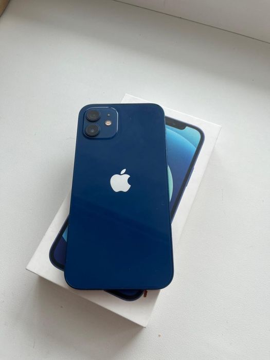 Продам Айфон 12