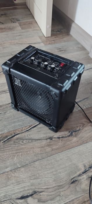 Продам комбоуселитель для электрогитары