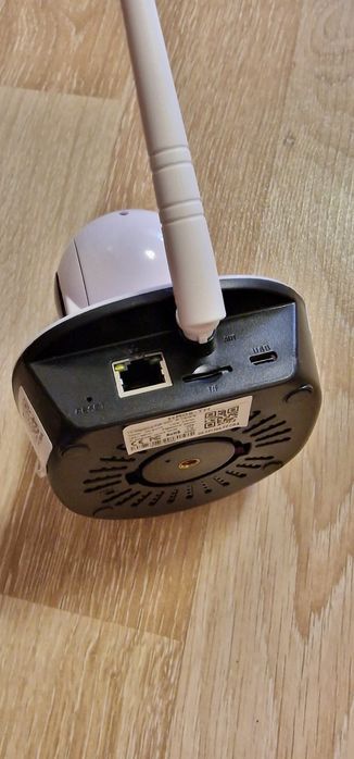 Camera color CCTV care este controlata prin intermediul telefonului