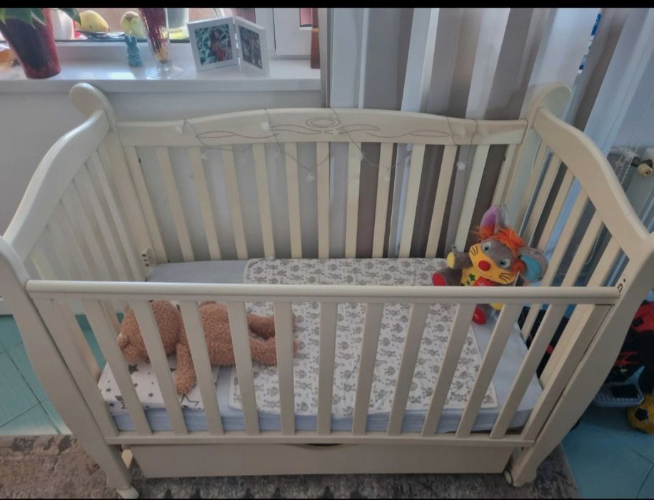 Patut din lemn si saltea noua de cocos