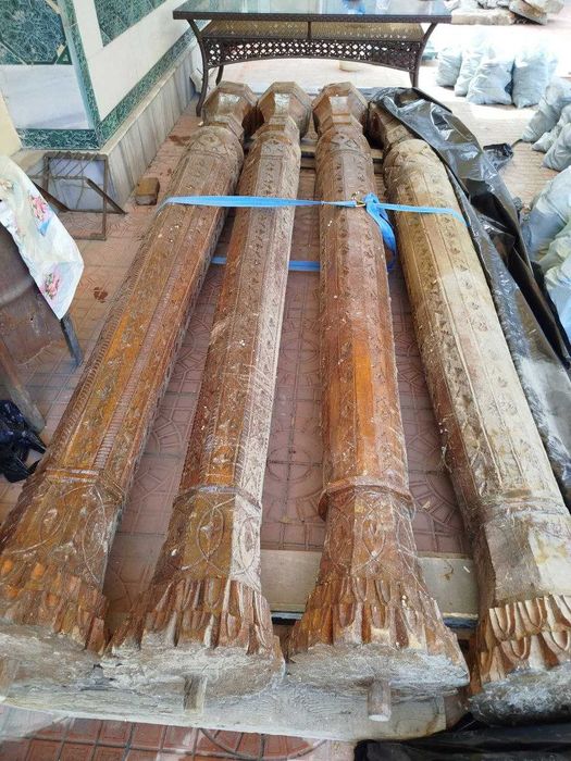 Деревянные колонны с ручной резбой 3,5м