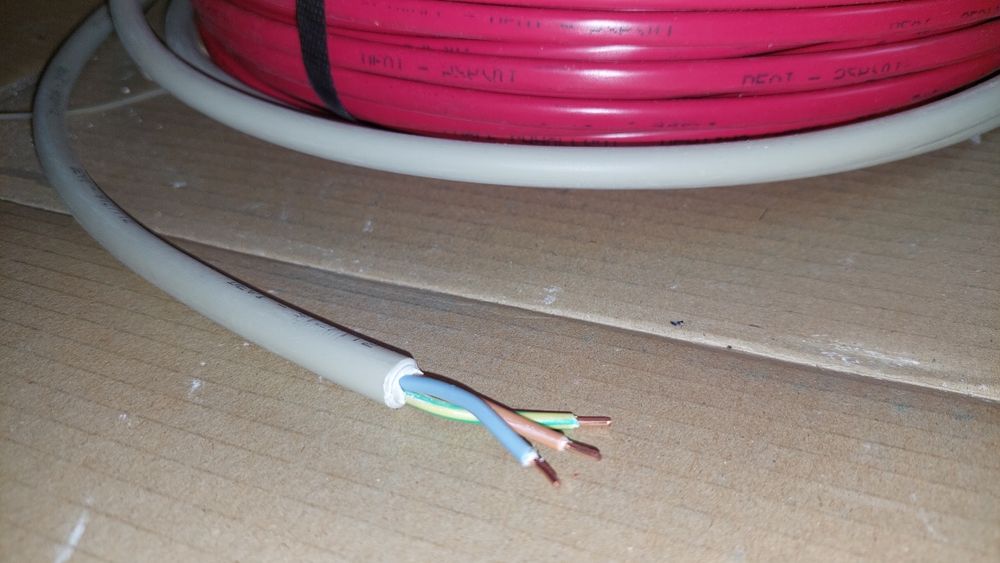 Продавам нагревателен кабел Deviflex