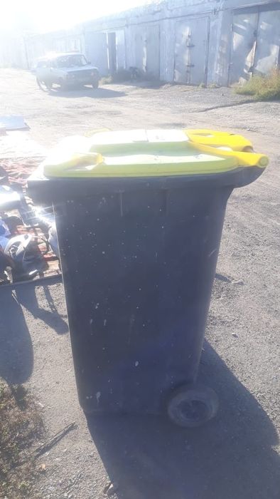 Мусорный контейнер