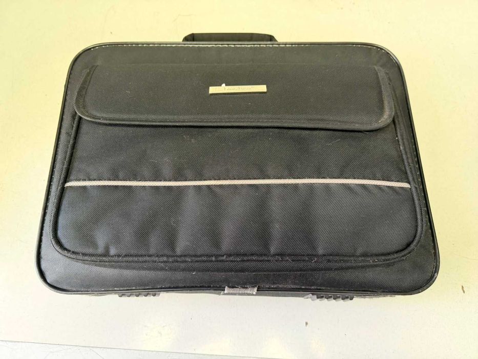 MacBook Pro 13 Unibody Mid 2009 – 8 GB RAM – Impecabil / Tinut in Carcasa + Geanta