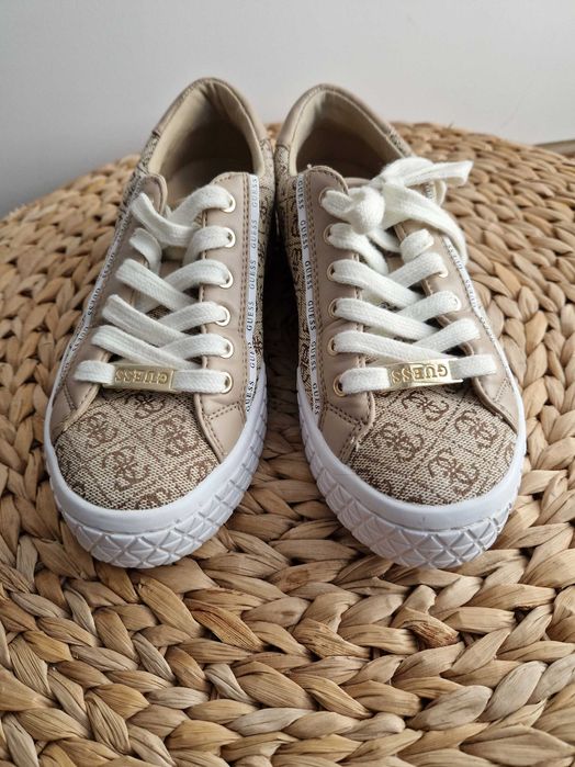 GUESS Ниски маратонки 'Beckie' в Бежово