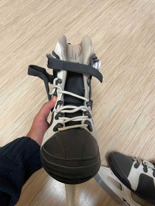 Продавам кънки за лед в перфектно състояние!