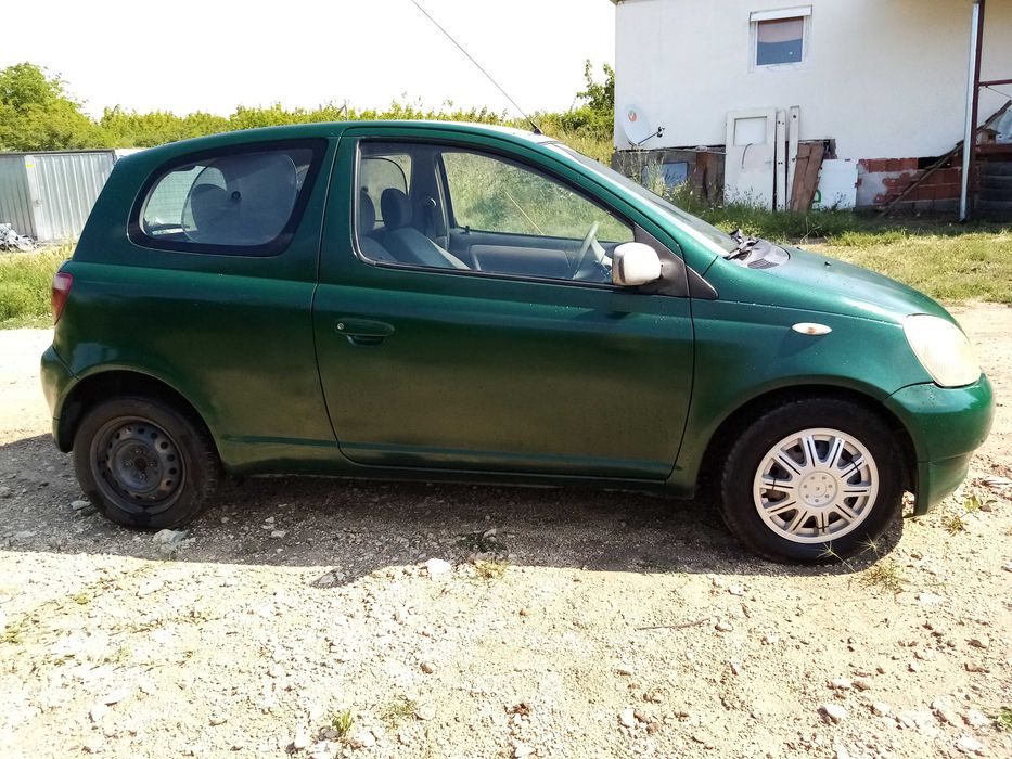 Тойота Ярис 68 к.с. 1.0 , 2000 год.