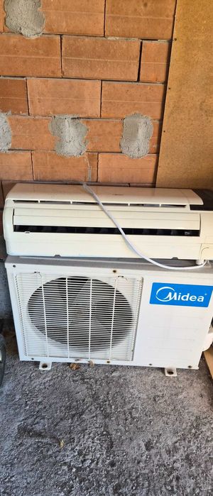 Продавам климатик Мидеа MSR12HRN1