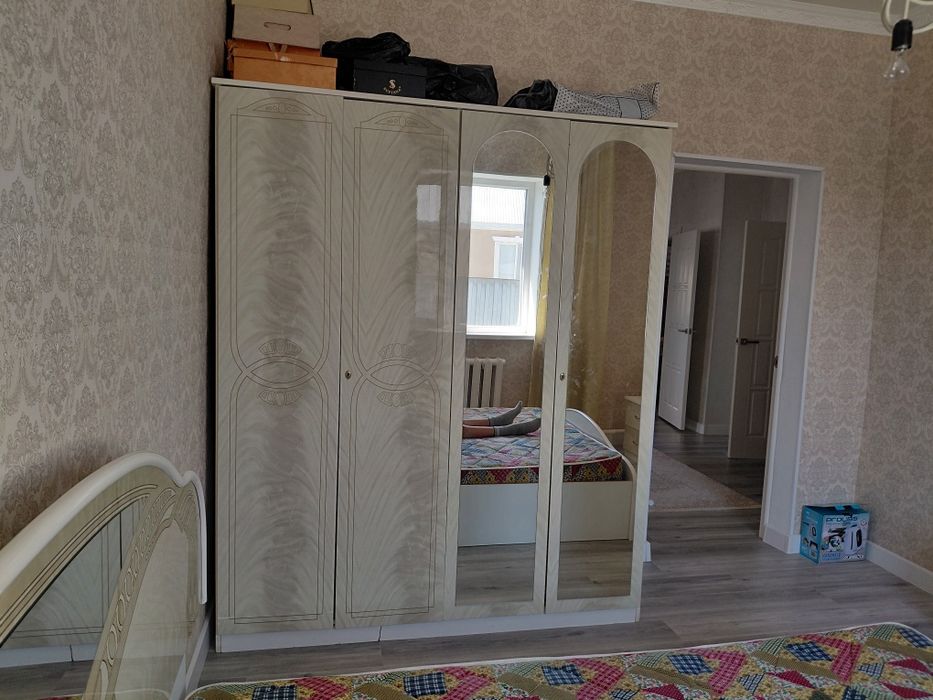 Продаётся Спальный гарнитур