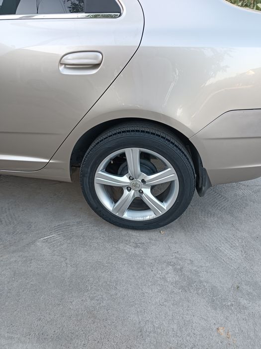 Kobalt Diska Balon Leksus dizayn  215 55 R17 Holati yaxshi