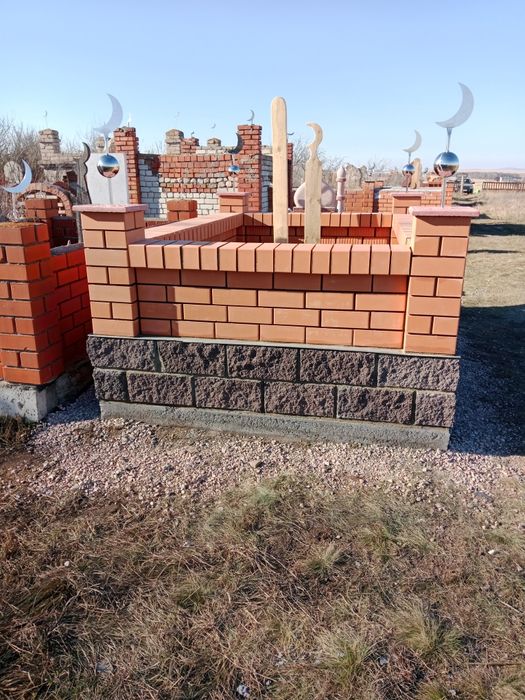 Каменщик строию мазары