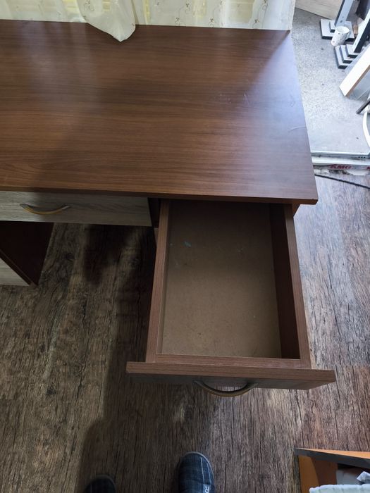 Ученическо бюро с размери 122/60/72.5 см.