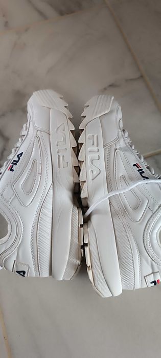 Adidași marca Fila
