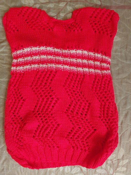 Жилет вязанный для девочки