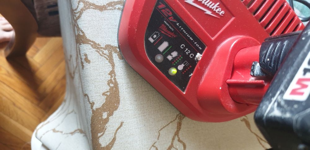 Milwaukee Masina de gaurit si infiletat