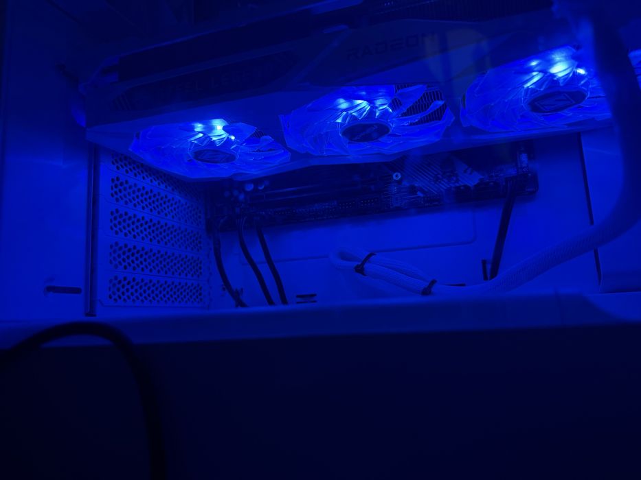 AMD Radeon RX 7800 XT Steel Legend OC Edition – почти нова, за гейминг