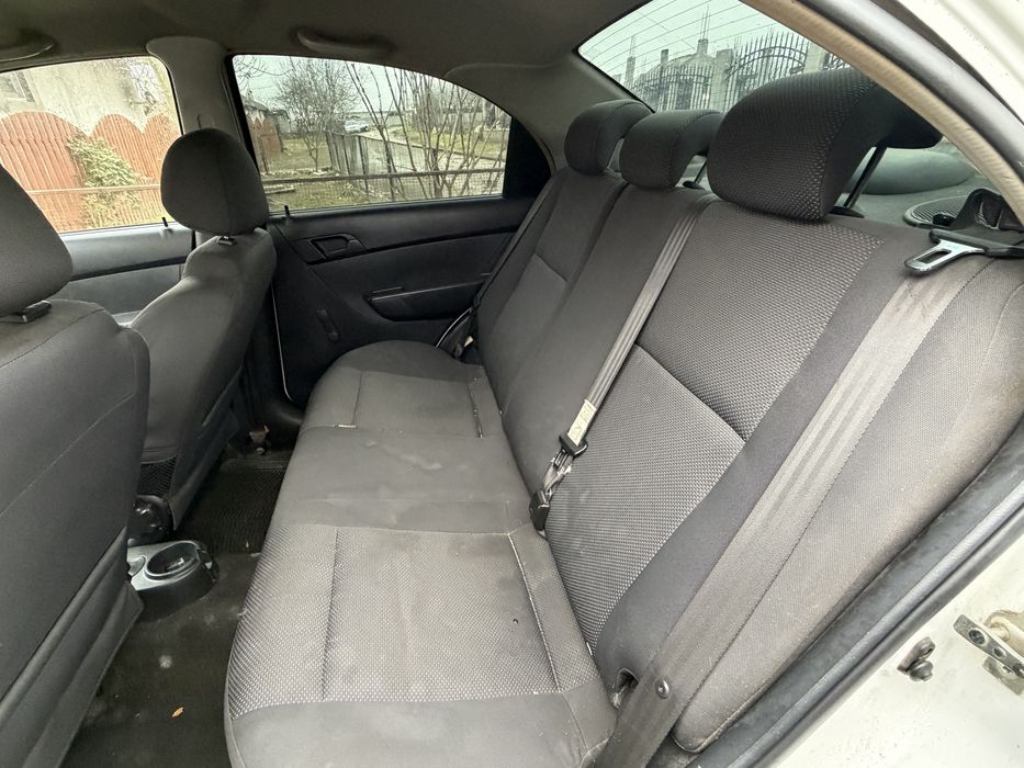 Vând Chevrolet Aveo