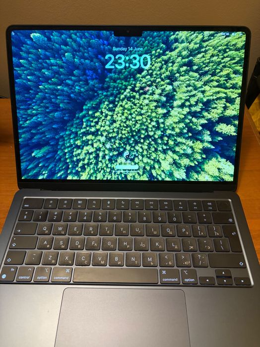 MacBook Air M2 – 16GB RAM / 256GB SSD (Перфектно състояние)