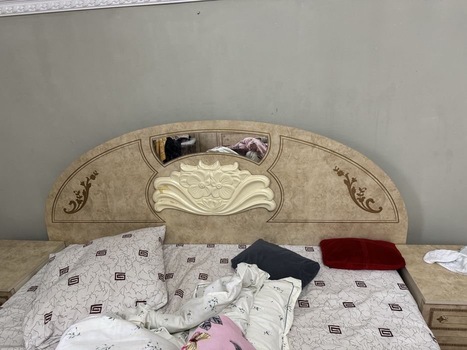 Продам спальный гарнитур