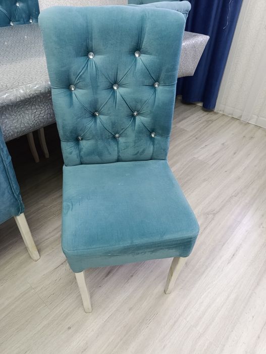 Стол, стулья, диван