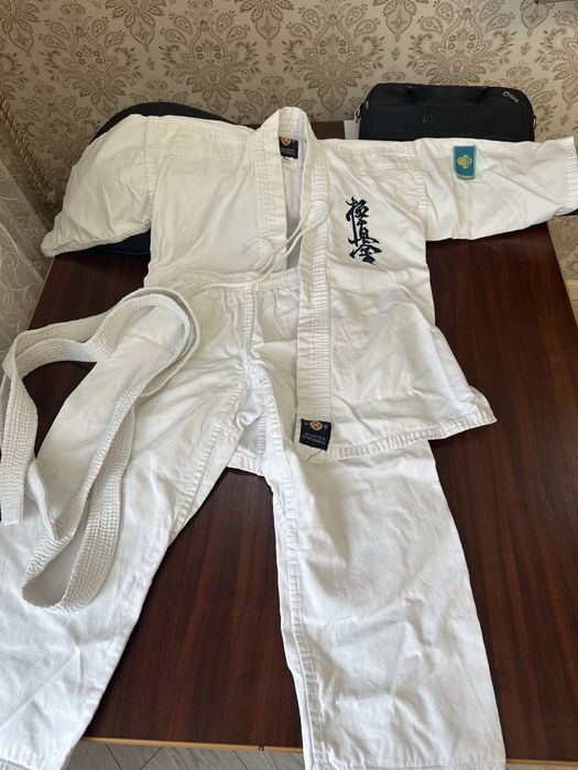 Продам кимоно на каратэ