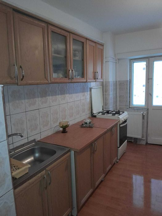 Vand apartament  cu 2 camere decomandat