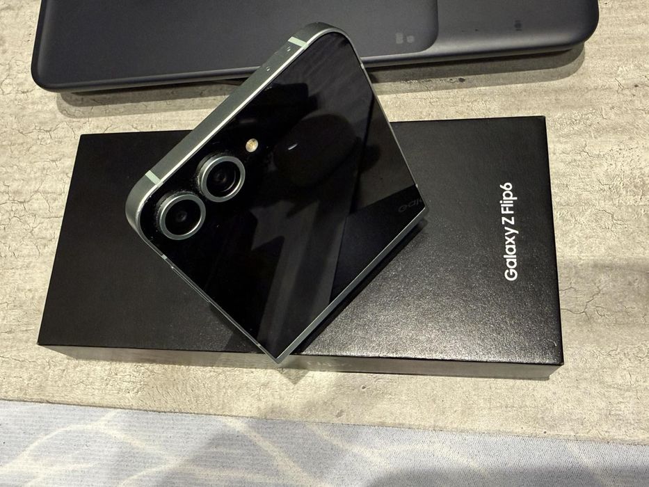 Samsung galaxy flip 6